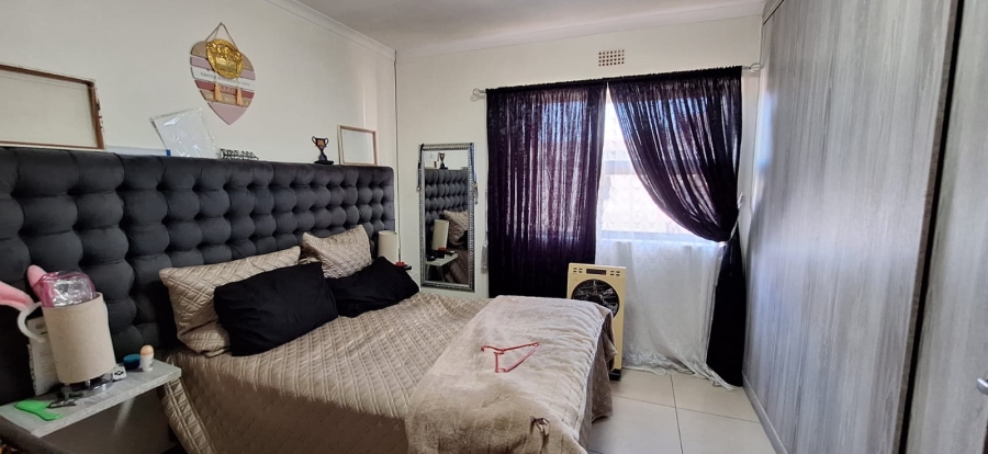 4 Bedroom Property for Sale in Grassy Park Western Cape